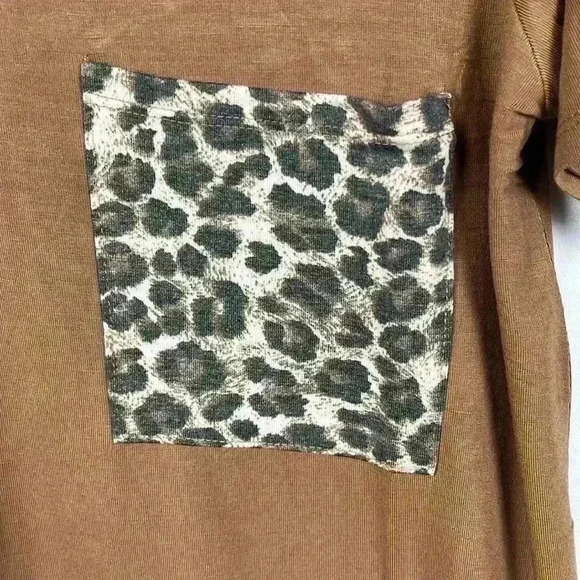 Zenana Women’s Top Dark Caramel L Relaxed Fit V-Neck Leopard Print Pocket Casual - Picture 5 of 8
